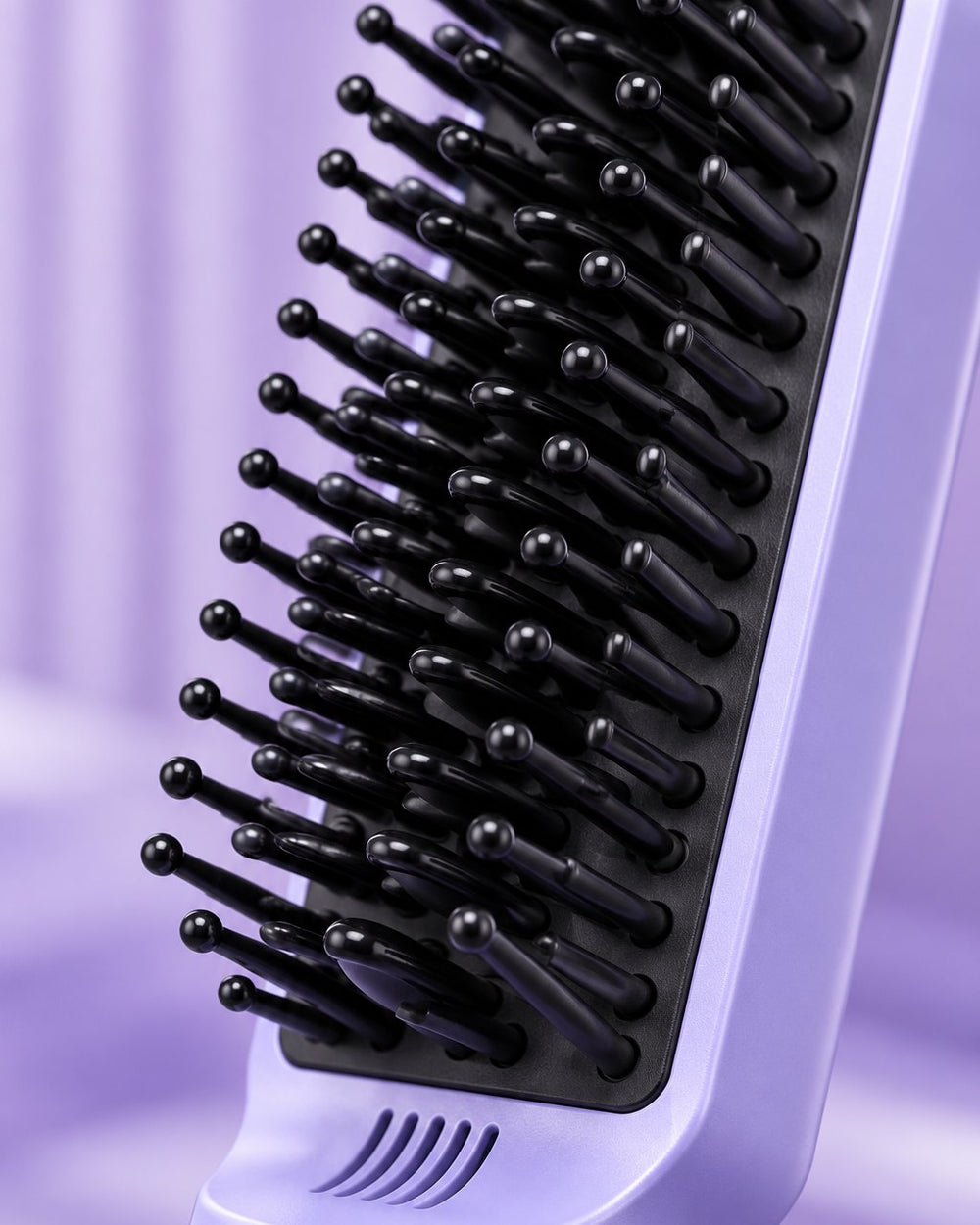 Close-up of the wide bed of black bristles with rounded tips